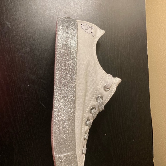 Miley Cyrus x Converse Ox Low Top NWT - Picture 8 of 16